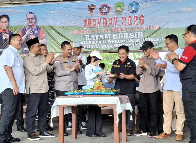 
					Aksi Batam Bersih hingga Saling Berbagi di Peringatan May Day 2026, Amsakar-Li Claudia Beri Apresiasi