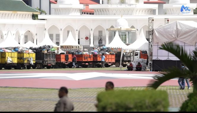 
					May Day dengan Gerakan Peduli Lingkungan, LEM SPSI Kepri dan Batam Kumpulkan 60 Ton Sampah Diangkut dari TPS Liar